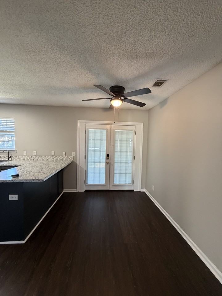7 Mossy Ct #1 - Photo 3 of 28