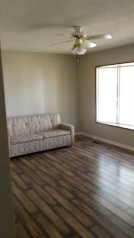 3910 53 St - Photo 3 of 8