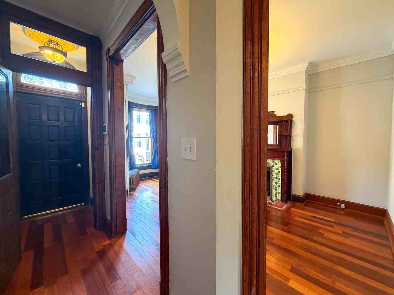 1213 Linden Pl Ne #1 - Photo 4 of 50