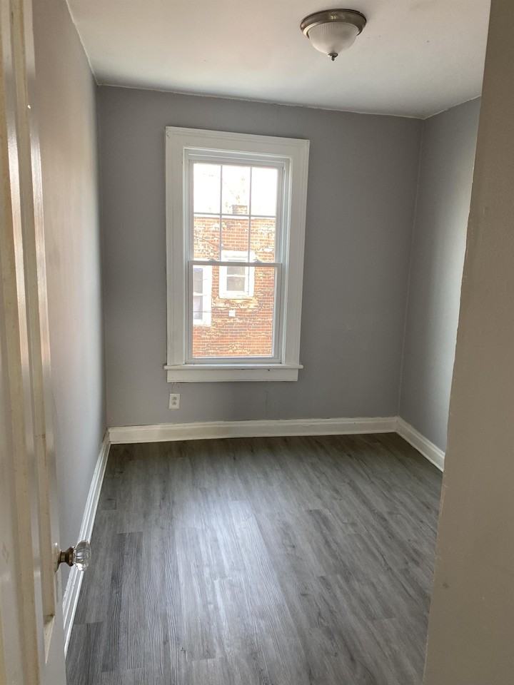 722 5th Ave #2R - Photo 2 of 9
