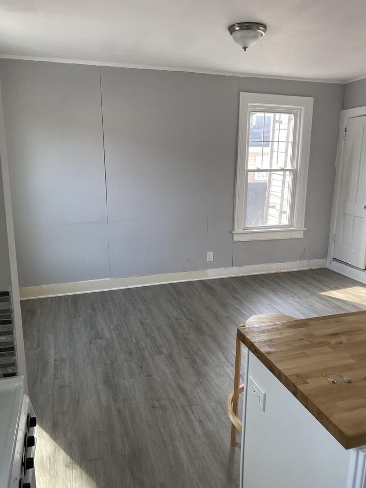 722 5th Ave #2R - Photo 5 of 9