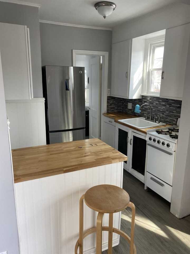 722 5th Ave #2R - Photo 7 of 9