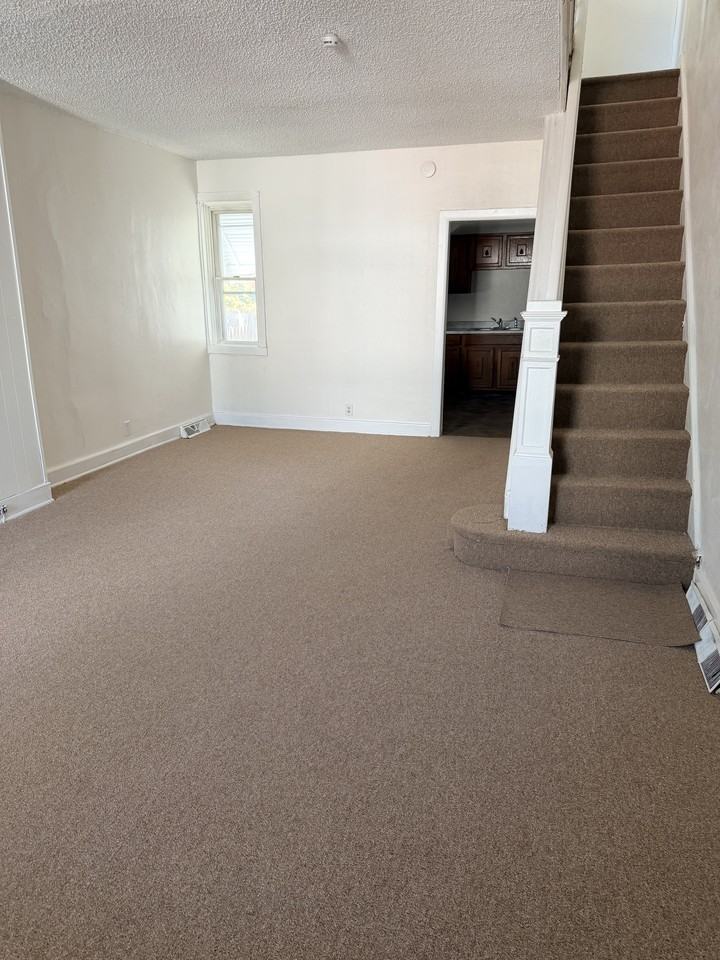904 Anchorage St #1 - Photo 3 of 9