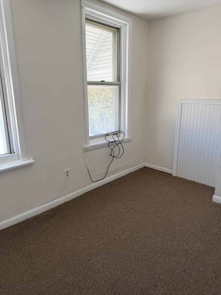 904 Anchorage St #1 - Photo 5 of 9