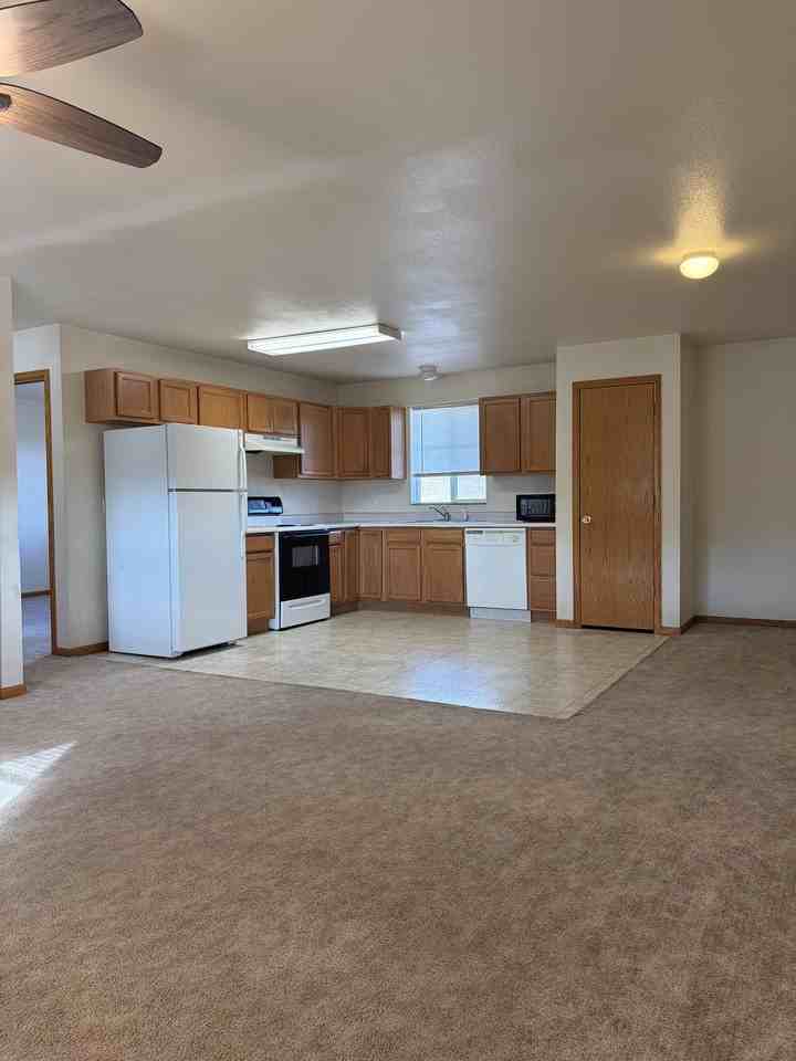 1435 Thaxton Ct #A - Photo 2 of 9