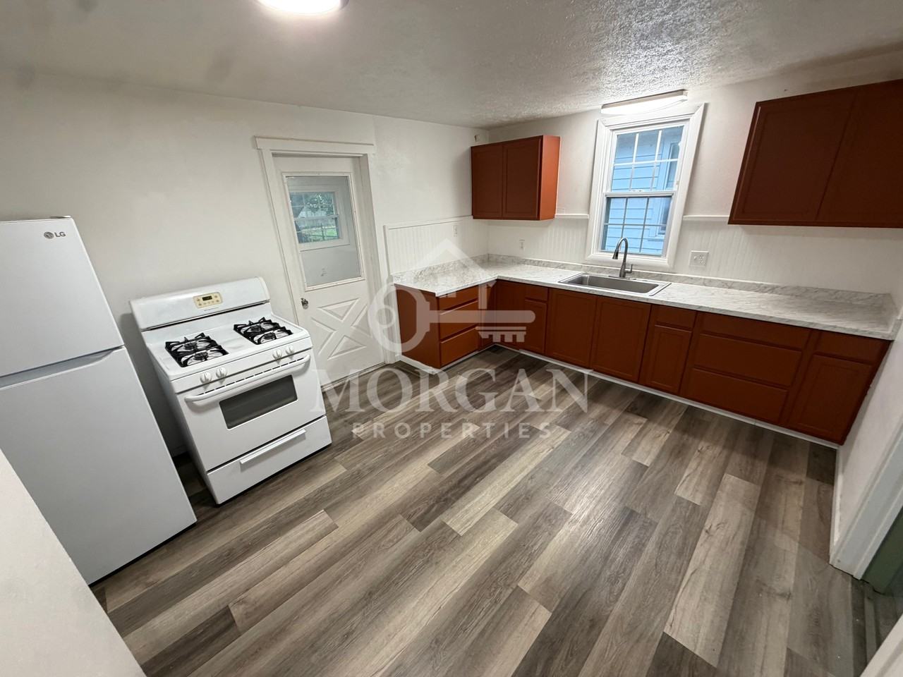 2727 Chase St #1 - Photo 4 of 9