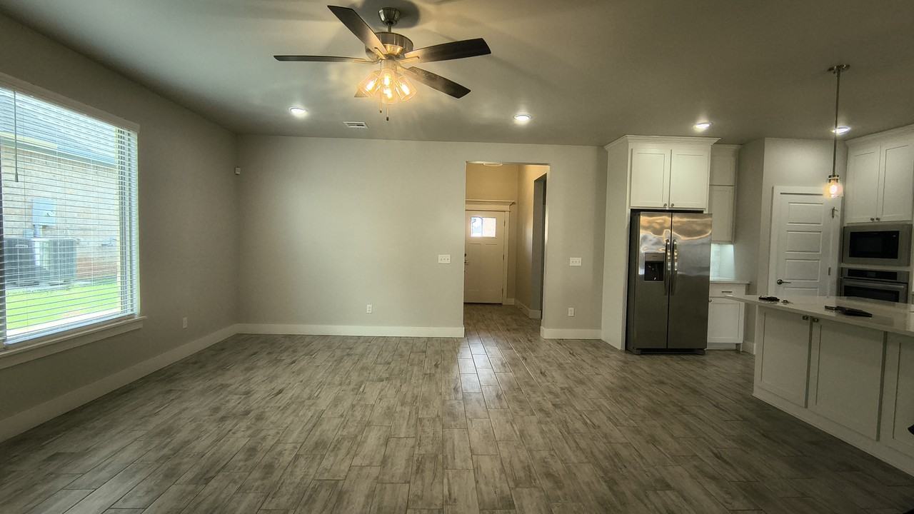 11228 Sw 32nd St #1 - Photo 5 of 20