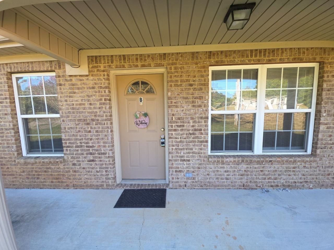 136 Riverside Dr #B - Photo 2 of 10