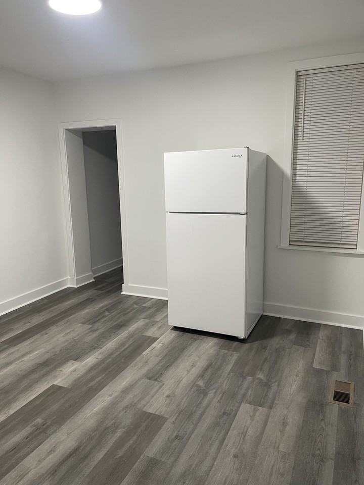 708 Lincoln St #1 - Photo 3 of 11