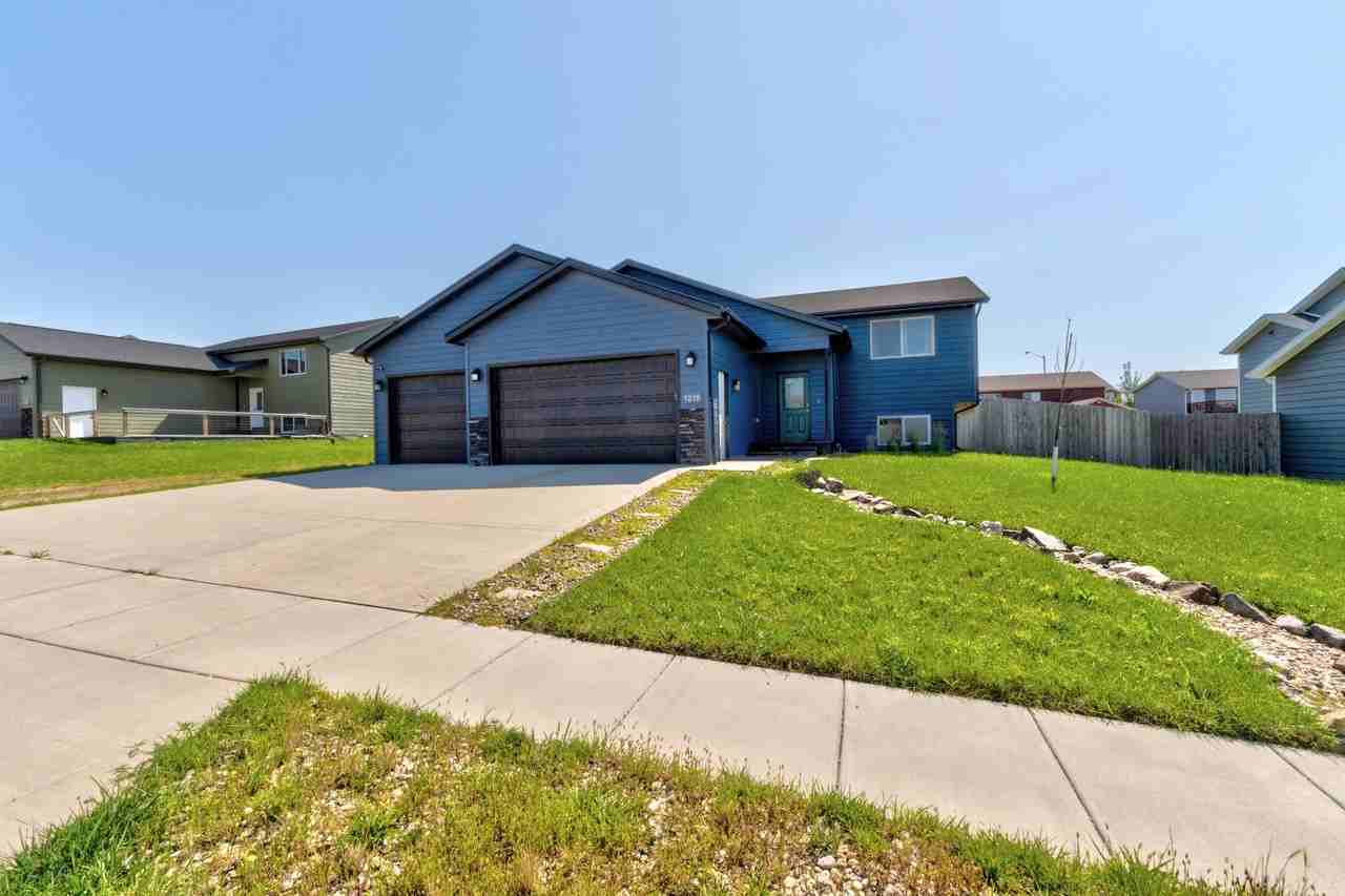 1215 Kodiak Dr #1 - Photo 4 of 50