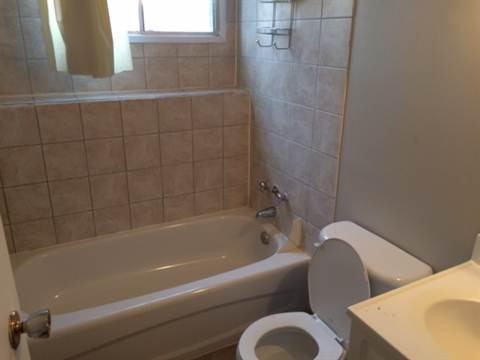 2040 48 St NW - Photo 2 of 8
