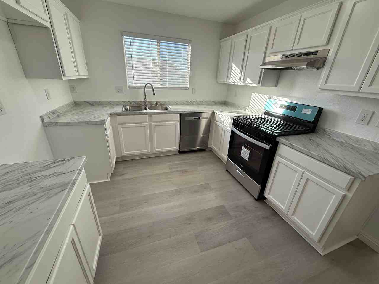 24958 Paseo Robles #1 - Photo 4 of 10