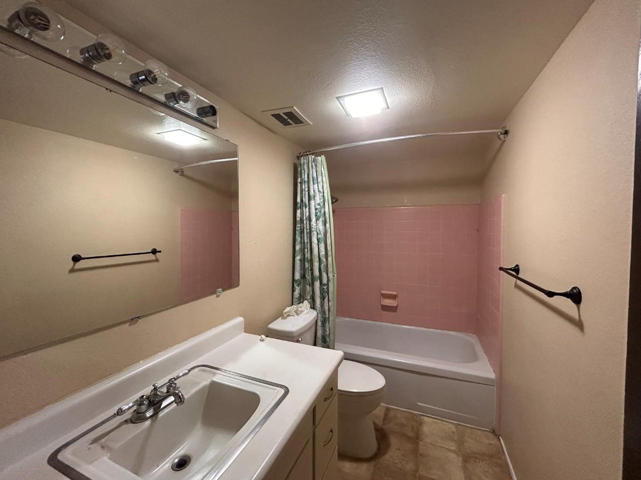 216 E Main St - Photo 5 of 7