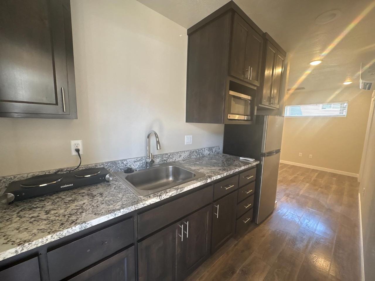 7853 28th St - Photo 4 of 5