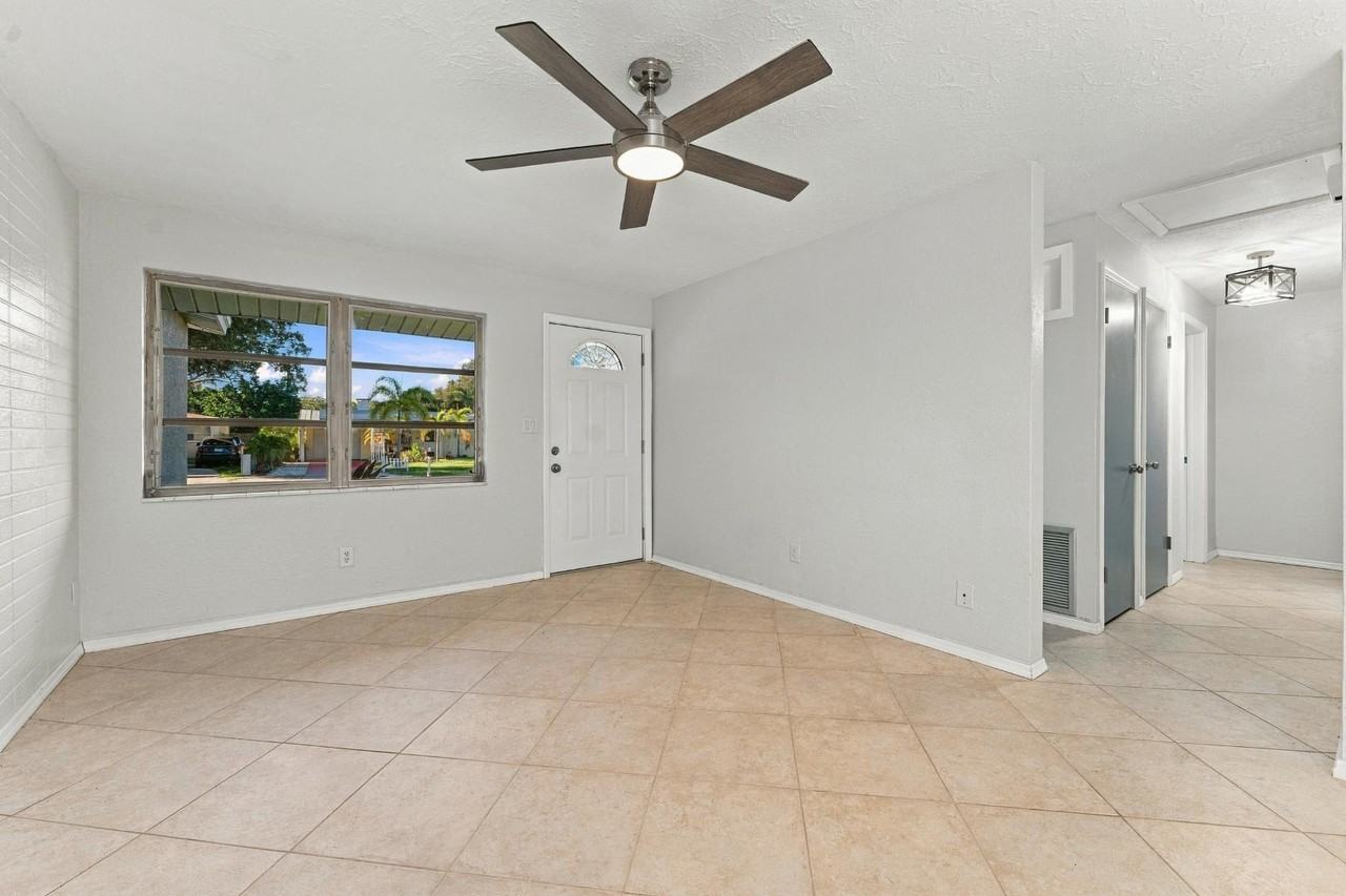 5449 63rd Way N - Photo 4 of 11