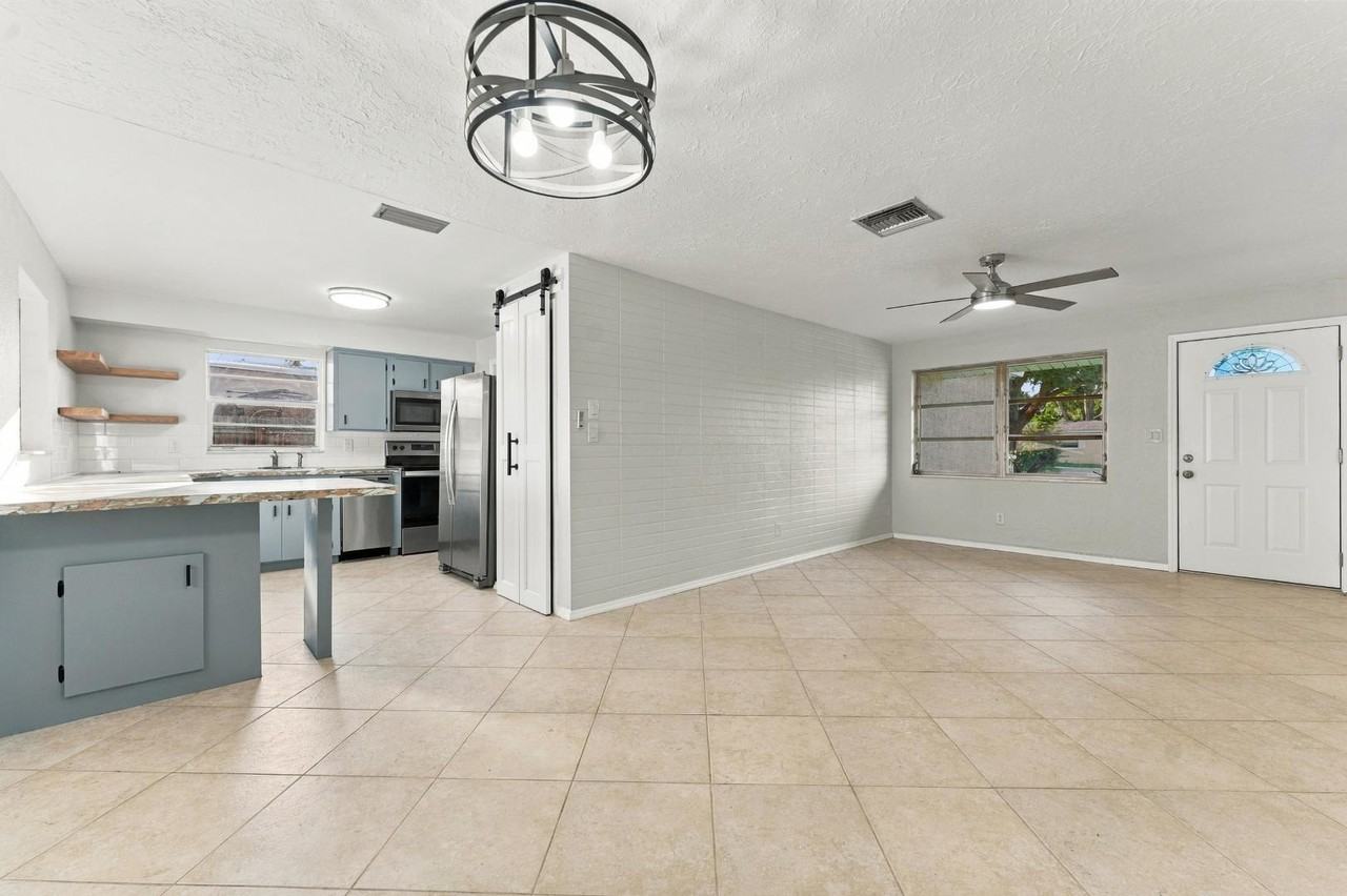 5449 63rd Way N - Photo 7 of 11