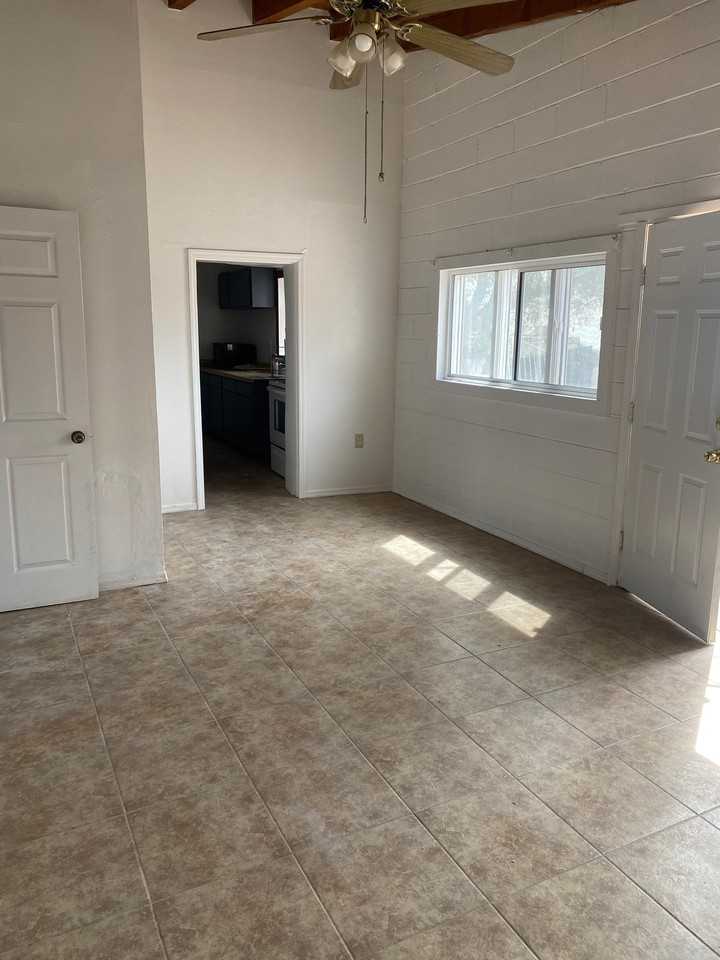 621 N Sierra Ave #1 - Photo 4 of 13