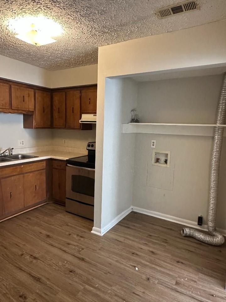 123 Grande Ave Apt 8 - Photo 5 of 10
