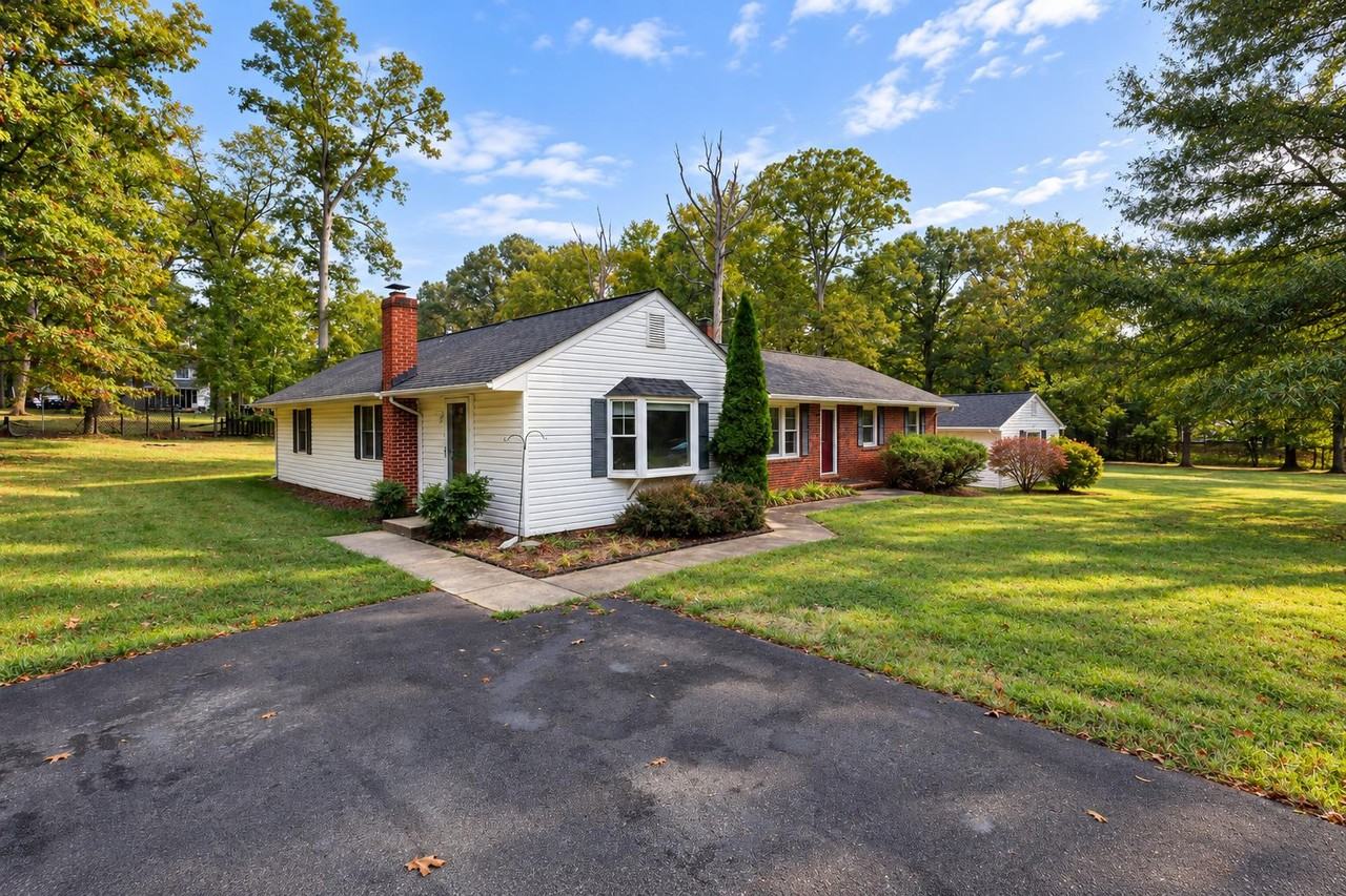 6860 Vernick Ln - Photo 4 of 20