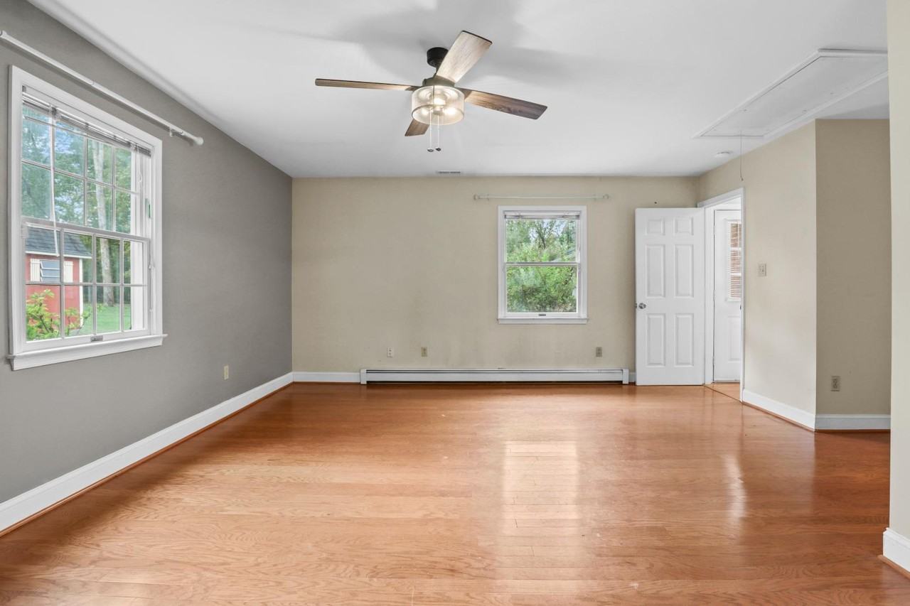 6860 Vernick Ln - Photo 7 of 20