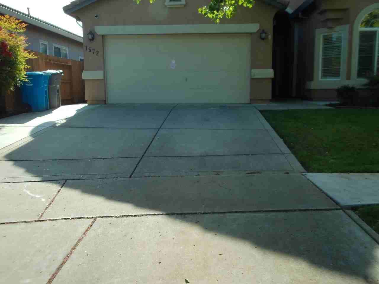 1572 Rich Dr #1 - Photo 3 of 17