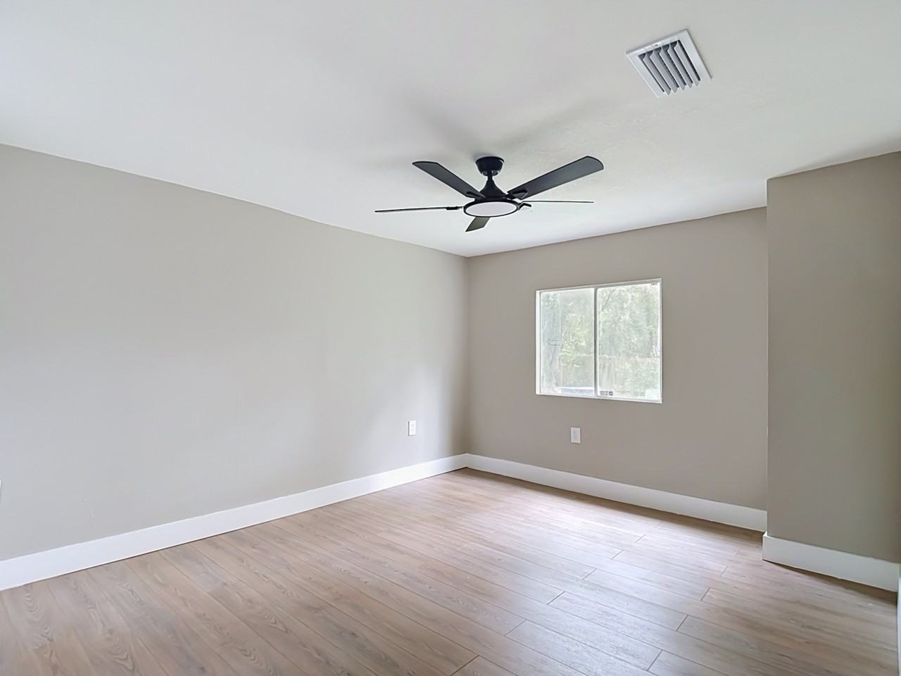 9442 Sunset Dr - Photo 6 of 11