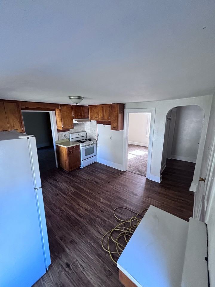 925 Pennsylvania Ave Apt 2nd #2R - Photo 2 of 8