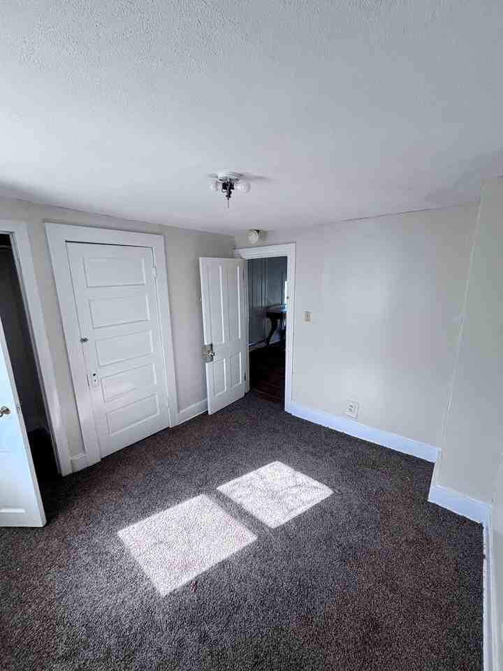 925 Pennsylvania Ave Apt 2nd #2R - Photo 4 of 8