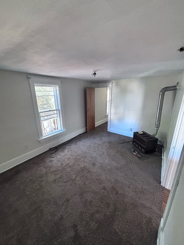 925 Pennsylvania Ave Apt 2nd #2R - Photo 5 of 8