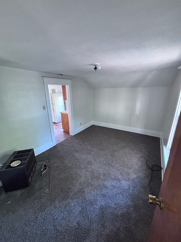925 Pennsylvania Ave Apt 2nd #2R - Photo 6 of 8