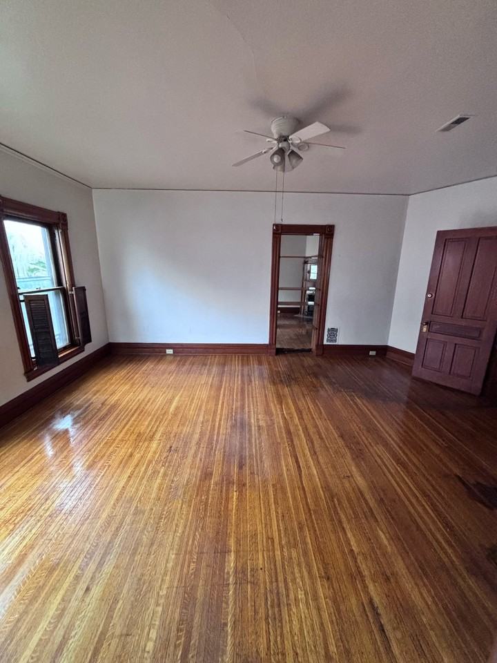 556 W 8th St #2 - Photo 4 of 16