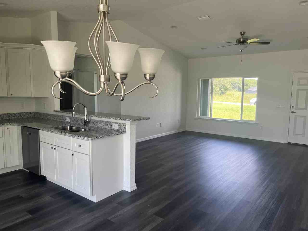 48 Maple Dr #1 - Photo 4 of 24