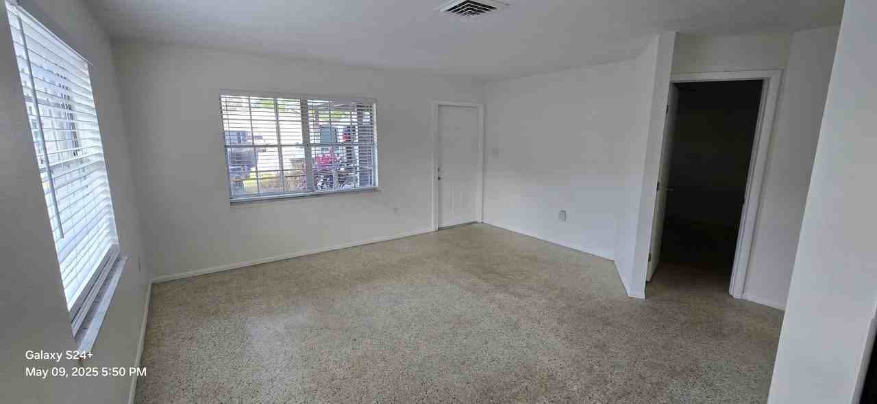 5012 22nd St W #A - Photo 4 of 19