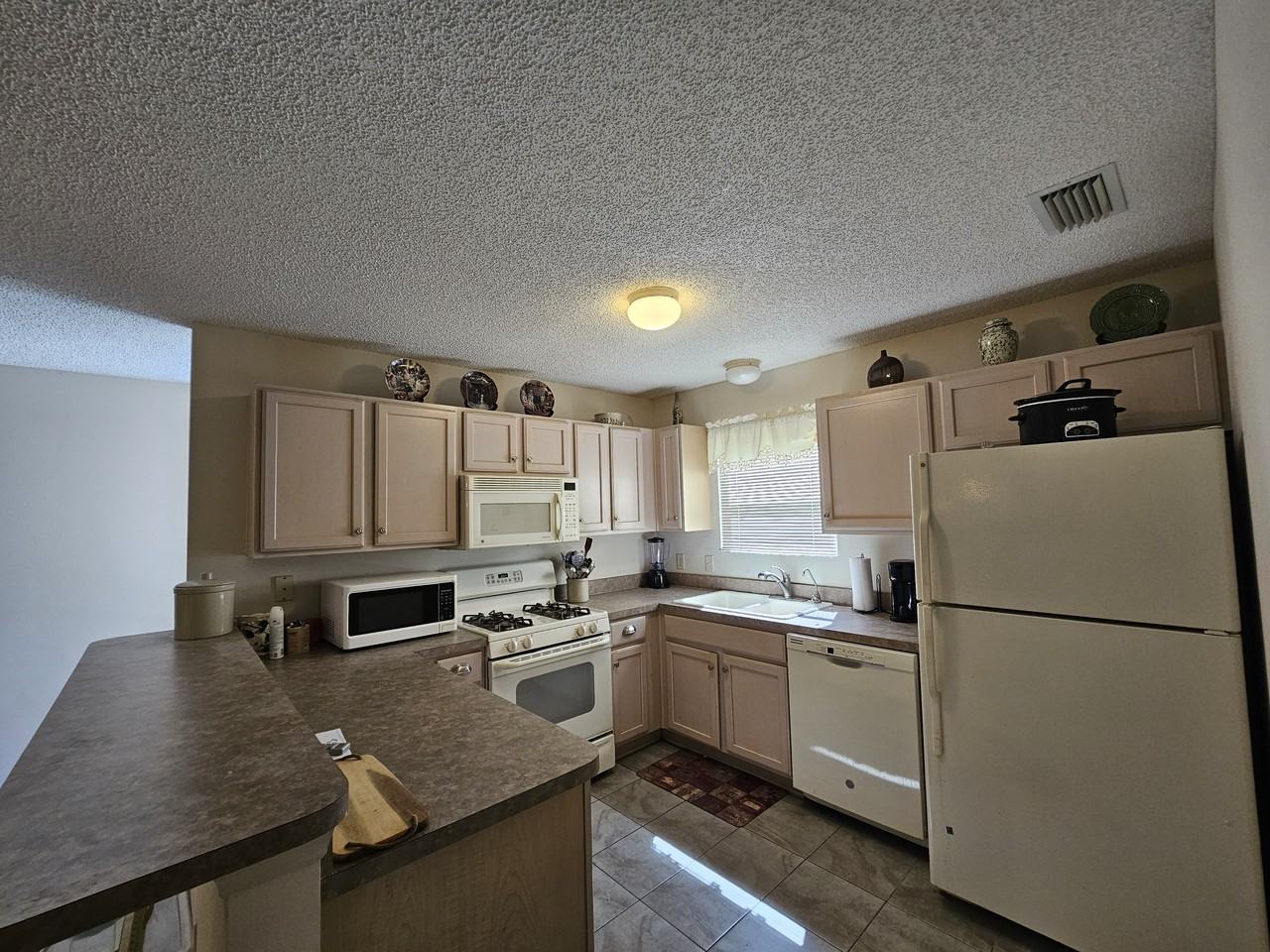 945 Candler Pl #1 - Photo 4 of 16