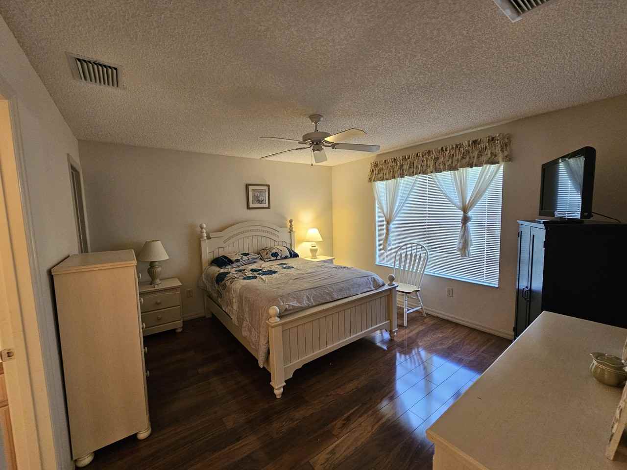 945 Candler Pl #1 - Photo 6 of 16