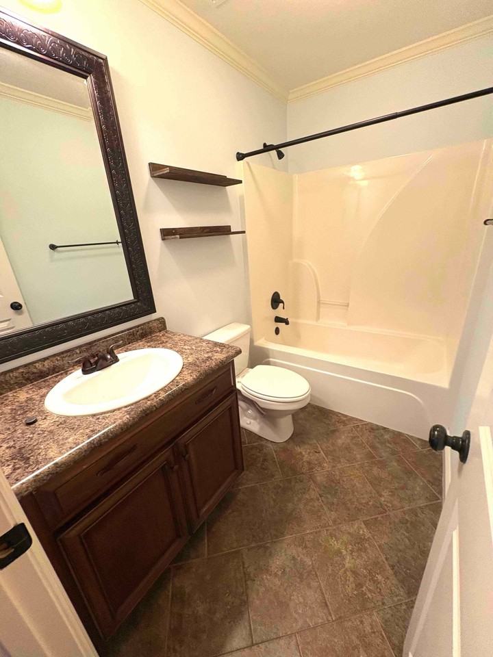 3918 Glen Laurel Dr S #1 - Photo 4 of 11