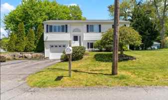 featured image of 14 Lakeview Dr #1