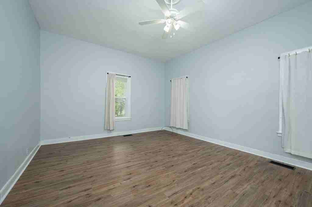 923 7th Ave #1 - Photo 5 of 18