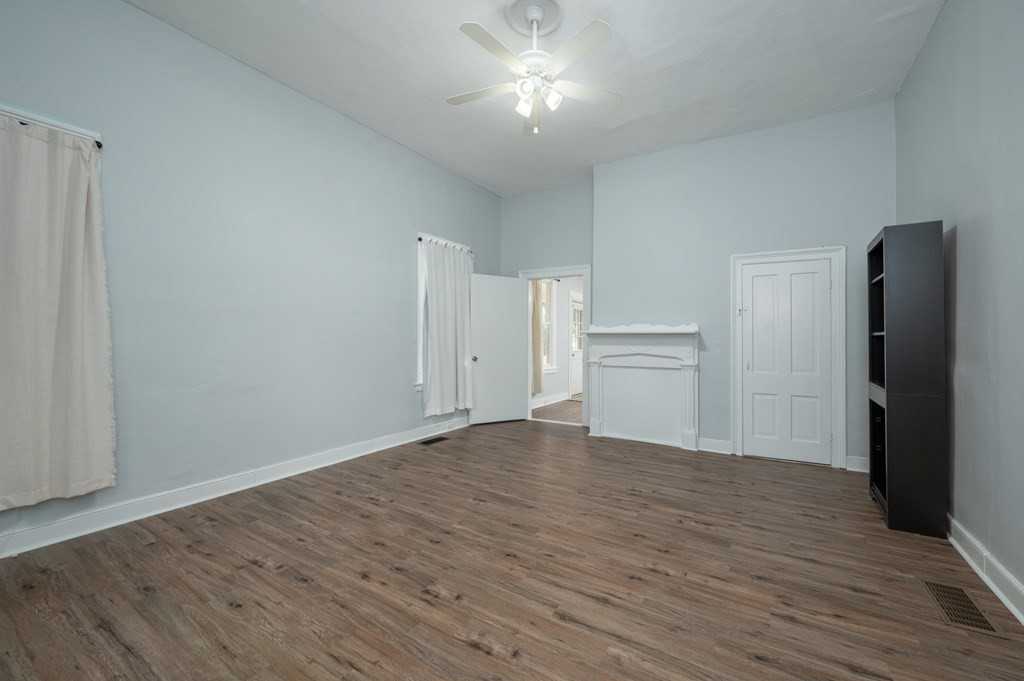 923 7th Ave #1 - Photo 6 of 18