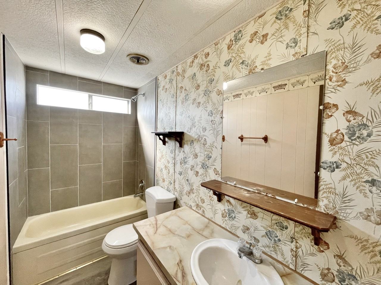 814 W 400 S #1 - Photo 3 of 18