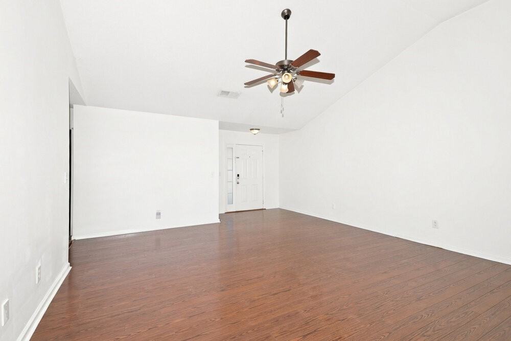 3102 Delaware Loop - Photo 3 of 16