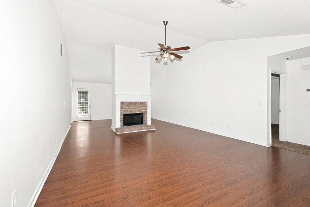 3102 Delaware Loop - Photo 4 of 16