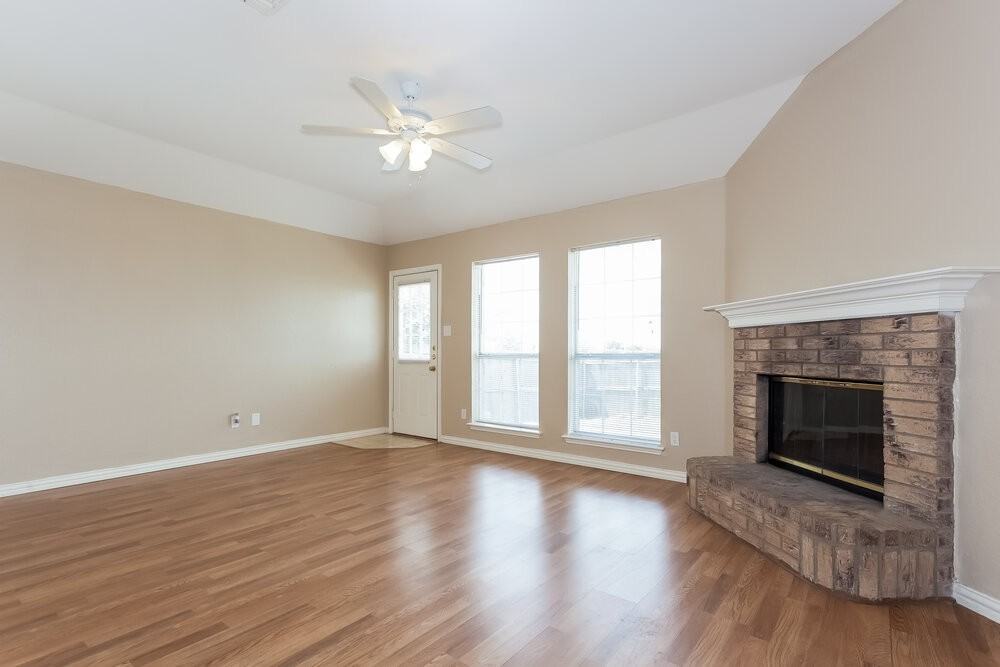 1115 Edenbrook Dr - Photo 2 of 15