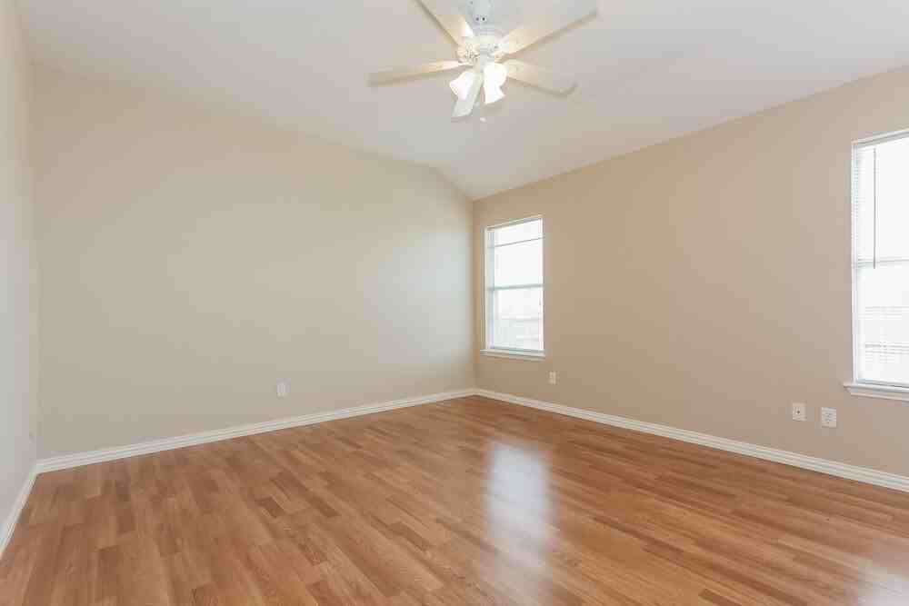 1115 Edenbrook Dr - Photo 6 of 15