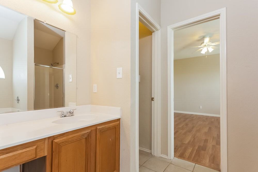 1115 Edenbrook Dr - Photo 7 of 15
