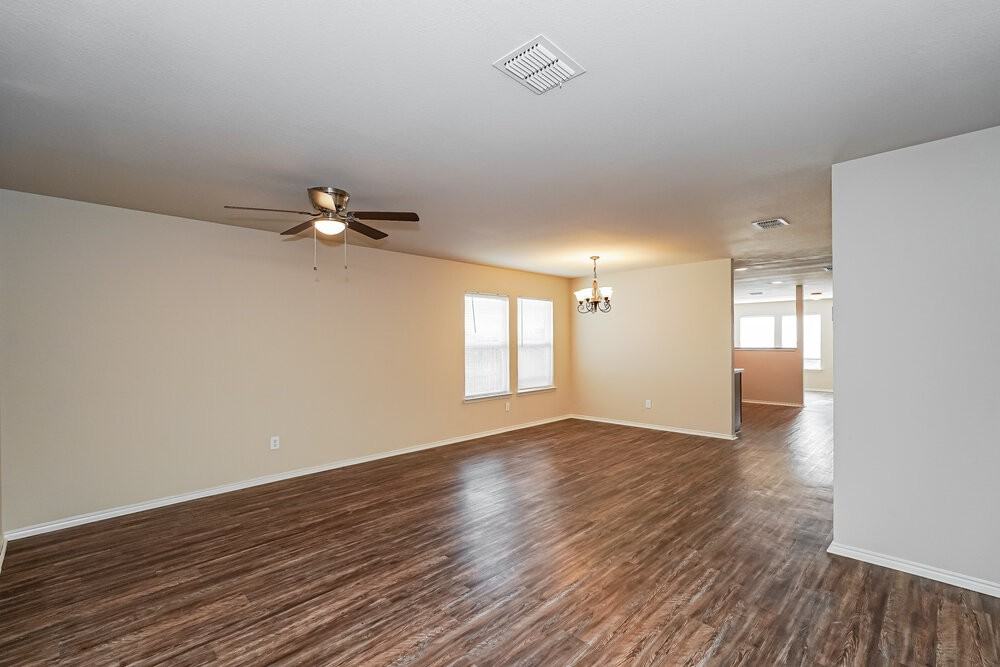 321 Silver Lake Trl - Photo 4 of 16