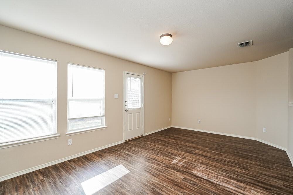 321 Silver Lake Trl - Photo 6 of 16