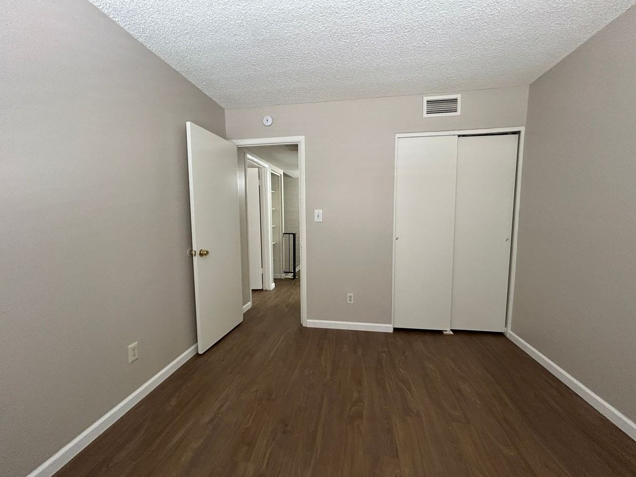 4204 S 47th St - Photo 5 of 14