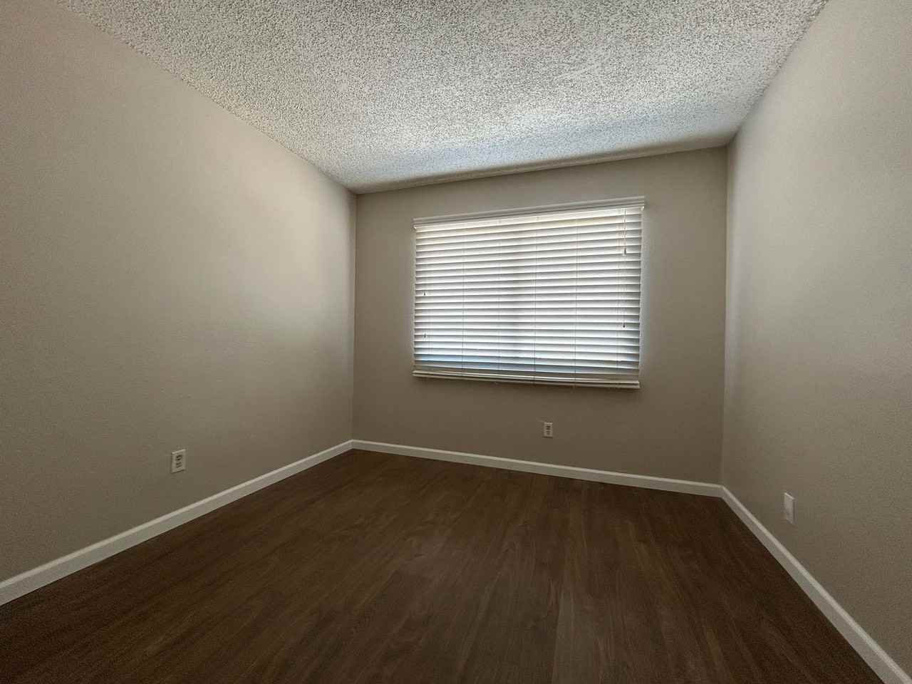 4204 S 47th St - Photo 6 of 14