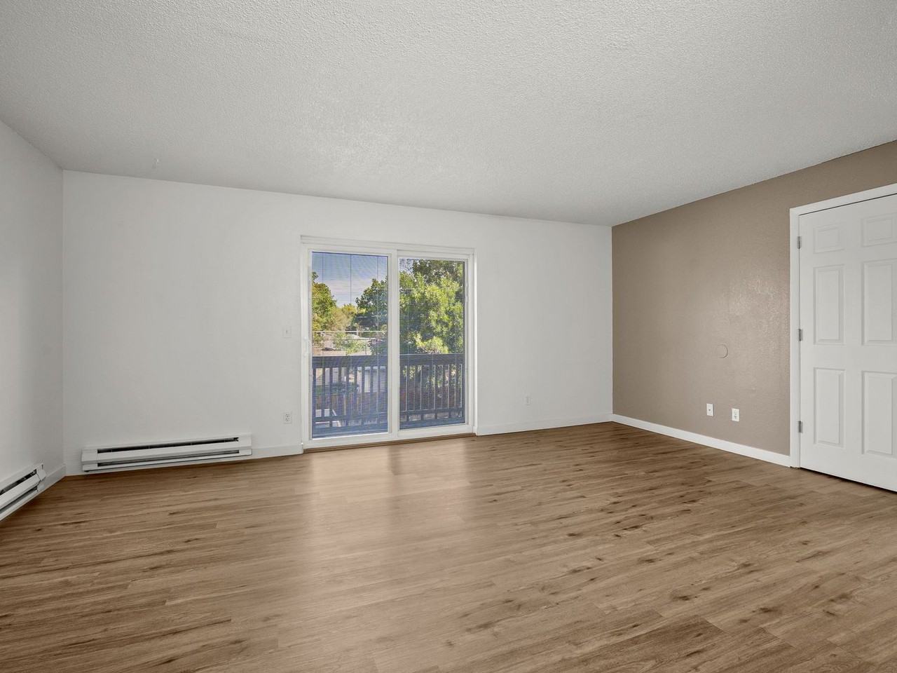 1535 Poplar Dr #9 - Photo 3 of 17